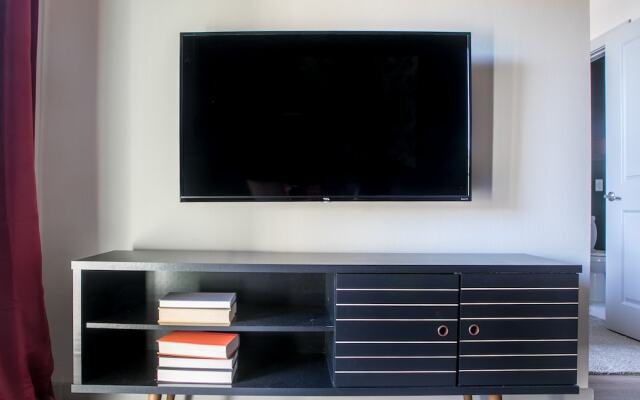1BR2BR Downtown Austin byWanderjaunt