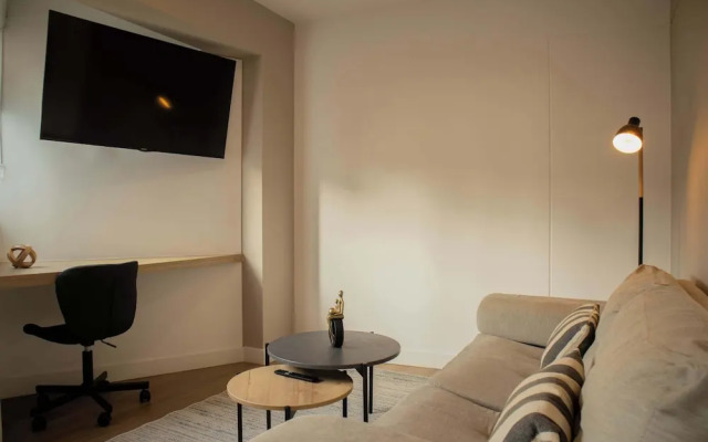 w Astounding 1BR in San Isidro