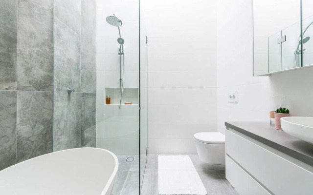 BB56 Bright and Breezy Bondi Beach House