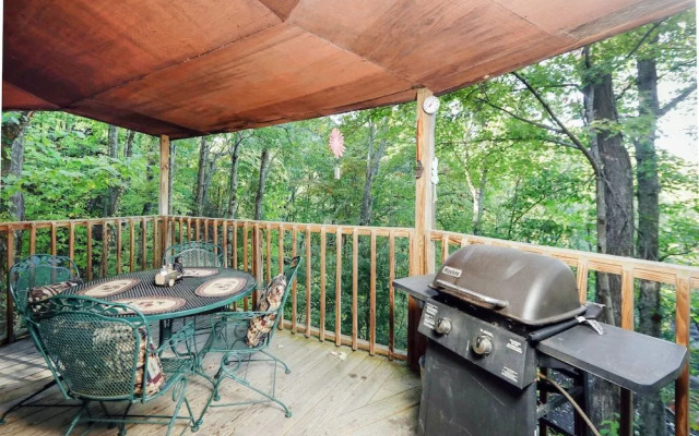 1429 Zurich Rd Chalet