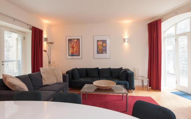 Edmonstone Suite Old Town
