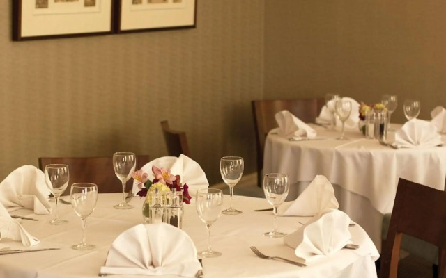 Ascot House Hotel