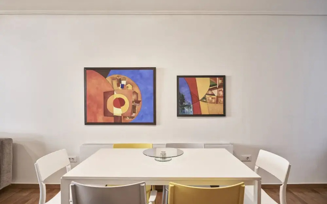 Contemporary Comfy Apt