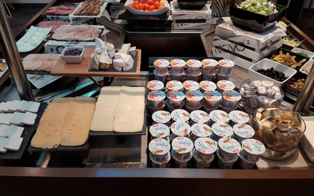 Apartments with Event Space & Hot Tub