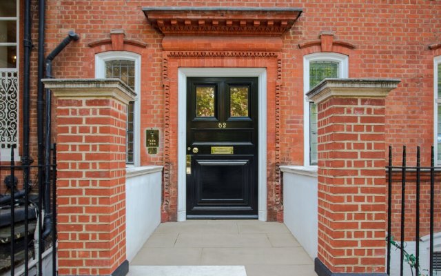 Exquisite Cadogan Square Knightsbridge Apartment