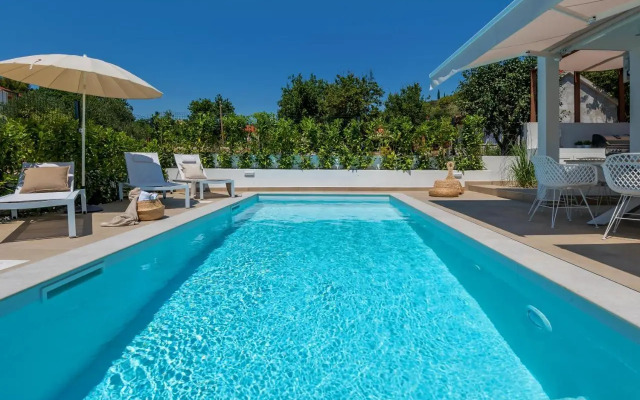 Marula holiday home - with heated pool