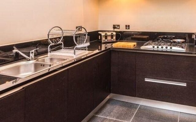 Shelton House Apartment