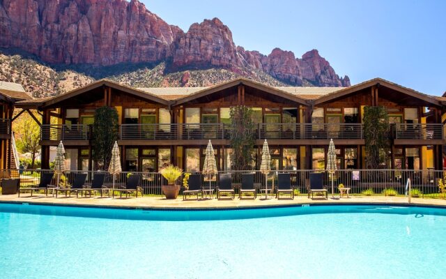 Desert Pearl Inn