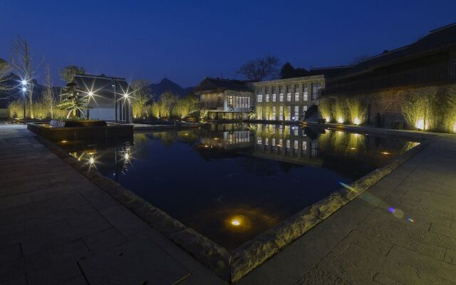 Ven Courtyard