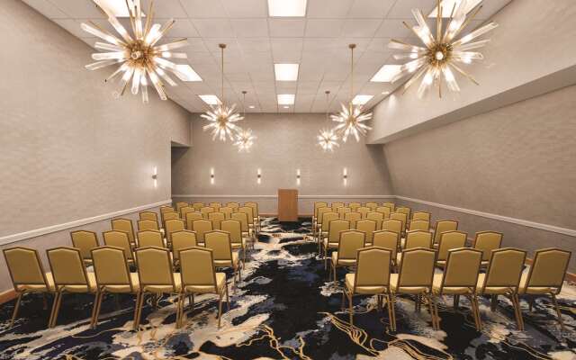 DoubleTree Suites by Hilton Hotel Tampa Bay