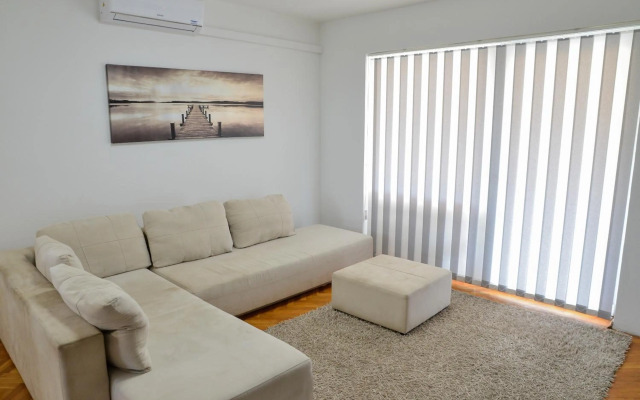 Apartment Summer Breeze