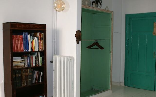 Neoclassical ART-House Bhive