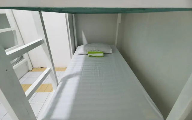 Resort’s Side Hostel near Shangrila