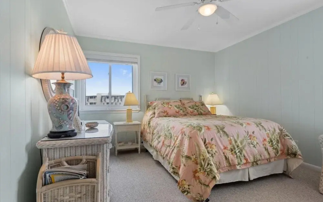 Southwinds J12 2 Bedroom Condo by RedAwning