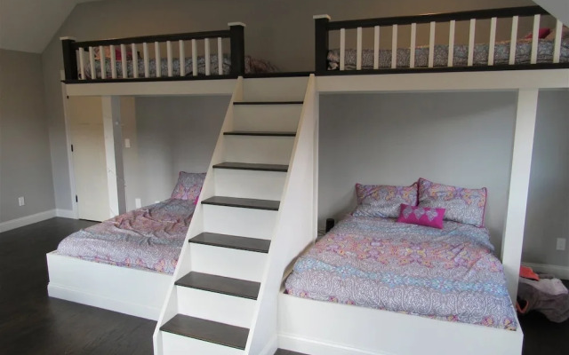 Experience a Newly Constructed Private Home Across From Loon Mountain! - Cf2bl