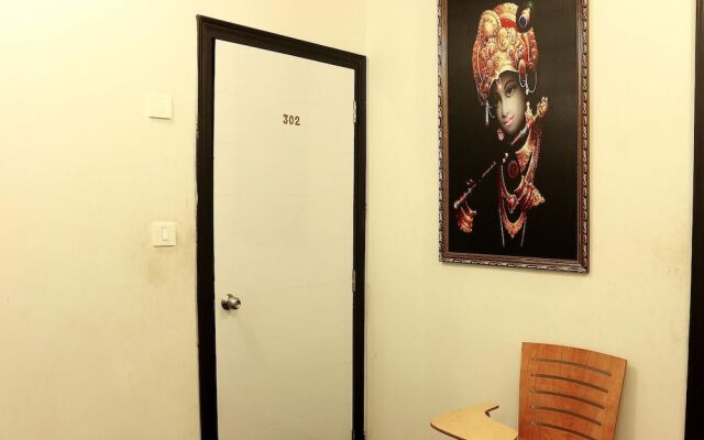 OYO 1483 Hotel Hiland Inn