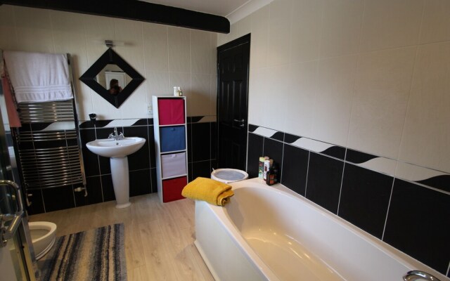 Beautifully Presented Three Bedroom House in Poole
