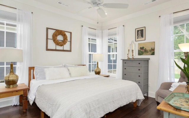 The SoFay Farmhouse - 1 Mile From U of A - Luxury Amenities