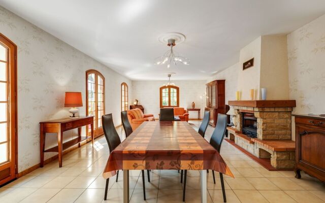 Beautiful Villa with Private Garden in Pineuilh Aquitaine