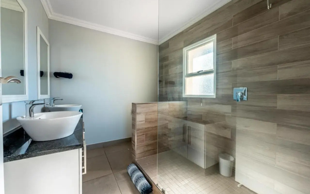 S3nsational Paros-Luxury steps away from the beach