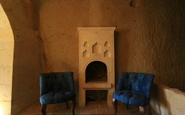 Tafana Cave & Stone Lodge