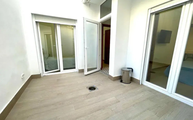 Los Angeles With 3 Bedrooms and 3 Bathrooms