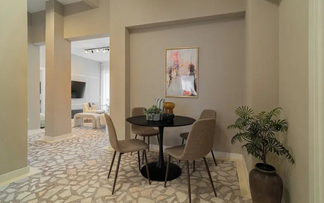 Loggia & Luxe 5BR Penthouse in Universitatii Area