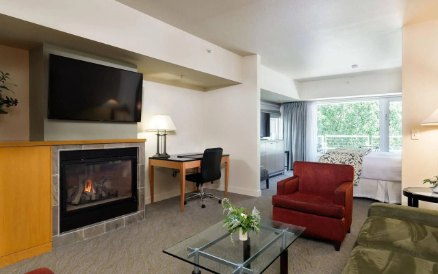 River's Edge Hotel Portland, Tapestry Collection by Hilton