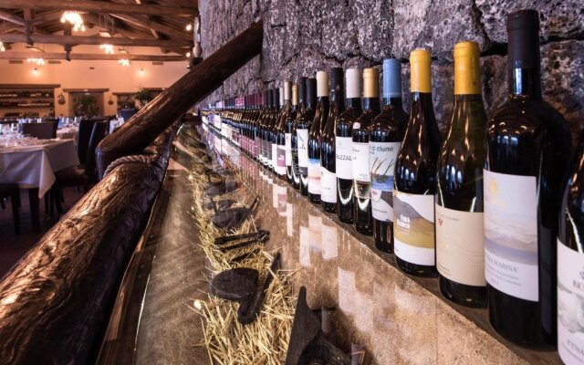 Etna Quota Mille Boutique Hotel, Typical Sicilian Food & Wine