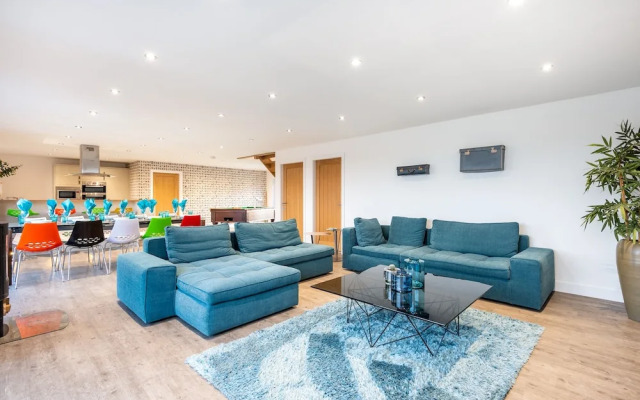 Captivating 4-bed House in Lincoln