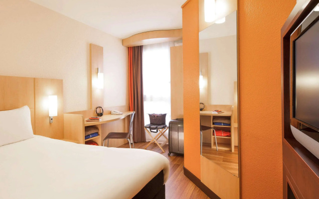 ibis Versailles Château