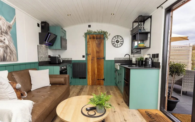 Willows Rest - 1 Bed Shepherd's Hut - Pentlepoir