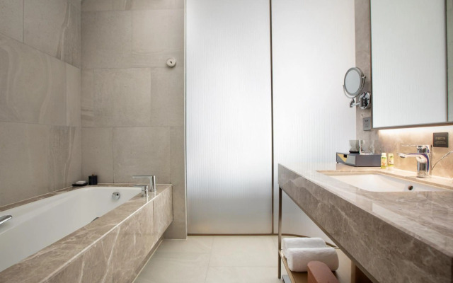 voco Nanjing Oriental Pearl by IHG