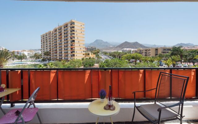 41 Los Cristianos First Sea Line, Parking