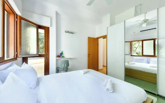 Spacious 3BR Penthouse w Rooftop