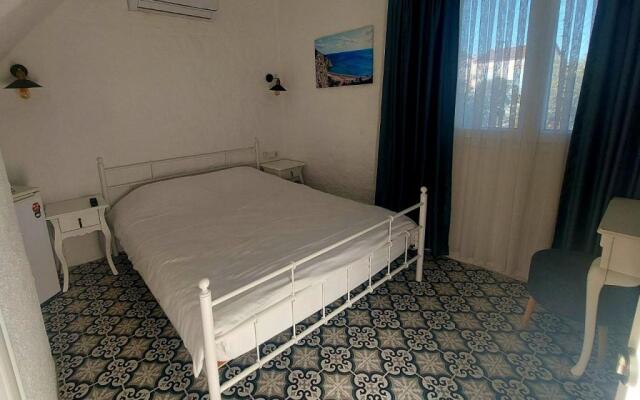 Badem Ici Alacati