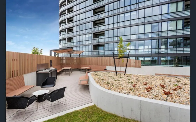 Wyndel Apartments Riverside on Collins