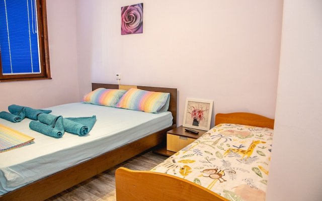 FM Premium 1-BDR Apartment - Colorful Central