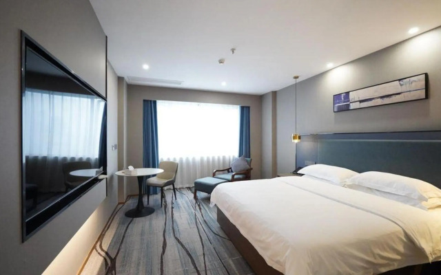 Liangjing Grand Hotel (Jingdezhen People's Square & Yuyaochang Park)