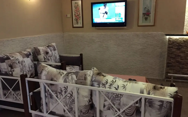 Palmyra Hotel & Sky Lounge