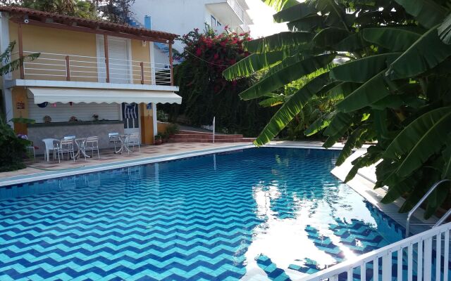 Yanna Studios & Apartments