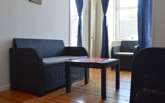 2 Bedroom Flat In Central Edinburgh