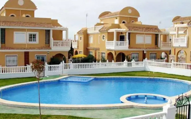 HomeRez - Holiday Home Calle Ortosa
