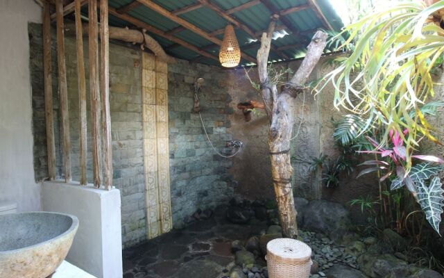 Capital O 94012 Dewa Jati House