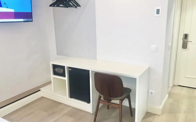 Ópera Stays by Charming