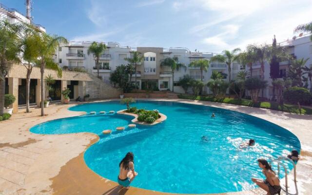 Superbe appartement avec piscine à Harhoura Témara