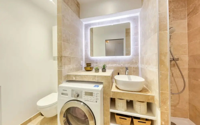 Charming Central Apartment With Balcony and City View