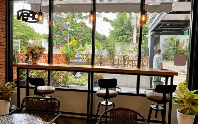 Aree House Poshtel
