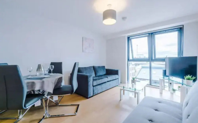 ✰Spacious & Modern 2 Bed Apt, 5 Mins from Leeds!