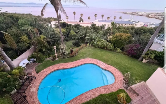 Blue Water Bay Holiday House